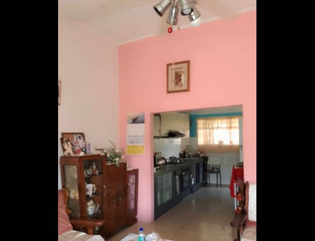 4 BEDROOM HOUSE FOR SALE IN NEWLANDS EAST